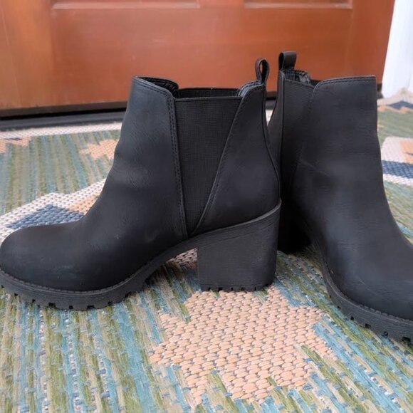 Black High Heel Chelsea Ankle Booties - Picture 6 of 6